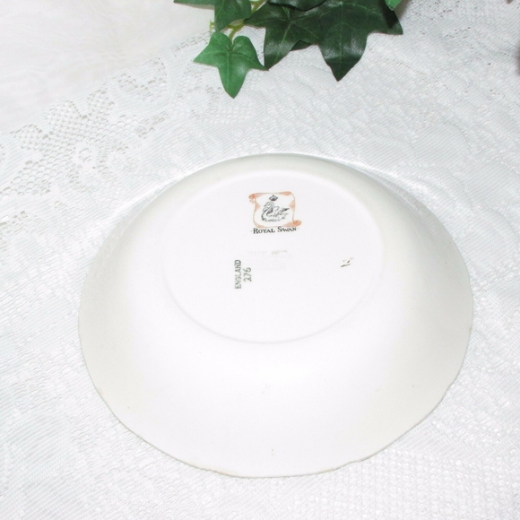 Vintage Royal Swan Soup Cereal Bowl Pink Flowers Gold Rim England Cottagecore - Picture 4 of 6